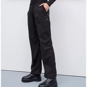 Dance Studio Mid-Rise Pant
Regular Black Size 8 NWOT